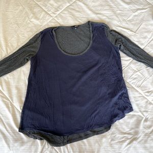 Beautiful aritzia Wilfred free color block long sleeve shirt.